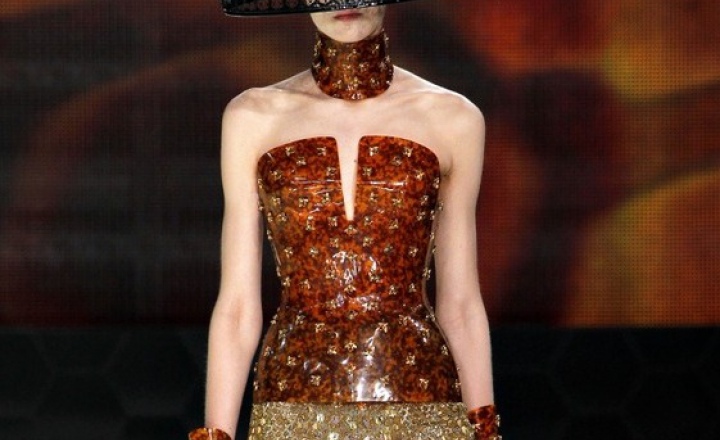 Пчелиное государство: McQueen на Неделе моды в Париже