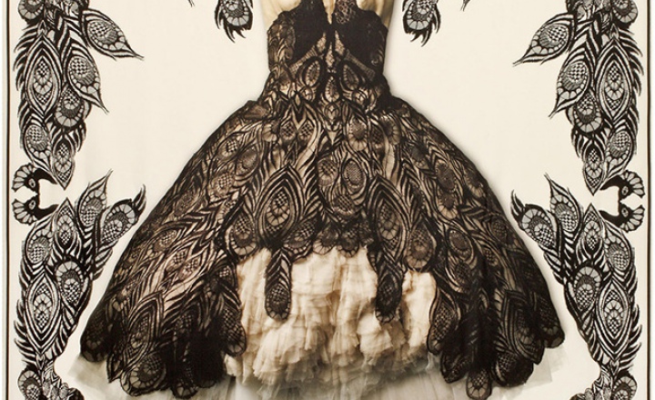 Капсульная коллекция шелковых платков Alexander McQueen
