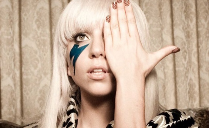 Леди Гага создала собственный бренд косметики Haus Beauty