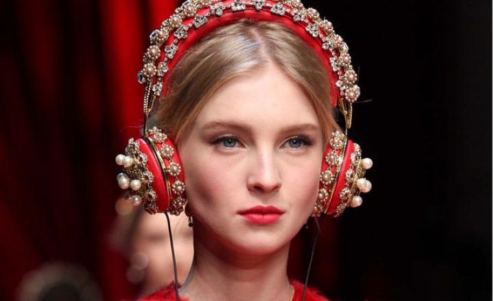 Корона с музыкой: наушники Dolce & Gabbana