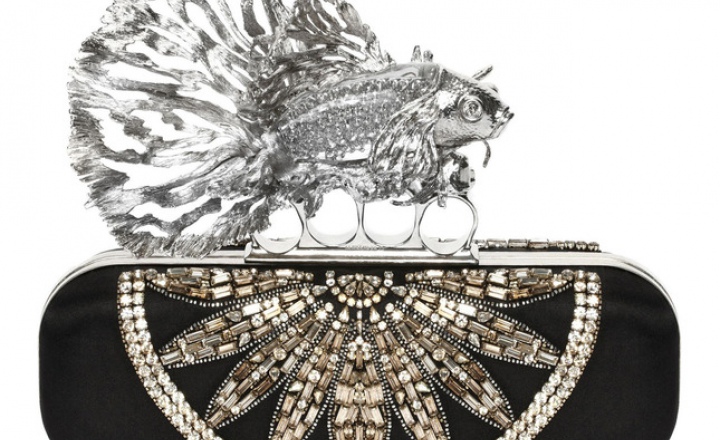 Сумка как украшение: новый драгоценный клатч-кастет Alexander McQueen 