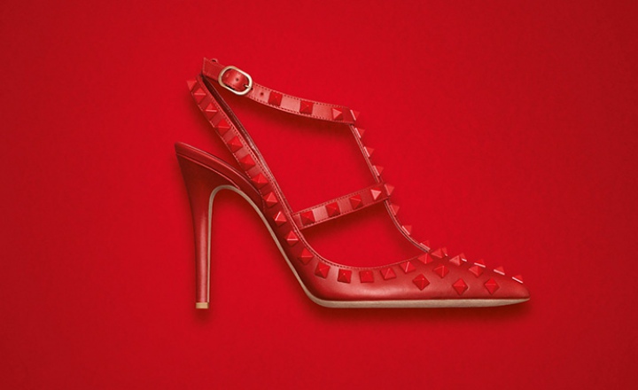 Красное на красном: коллекция аксессуаров от Valentino