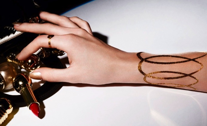 Украшения больше не нужны: золотые татуировки Dior