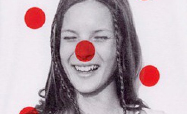 Стелла Маккартни надела на знаменитостей красные носы