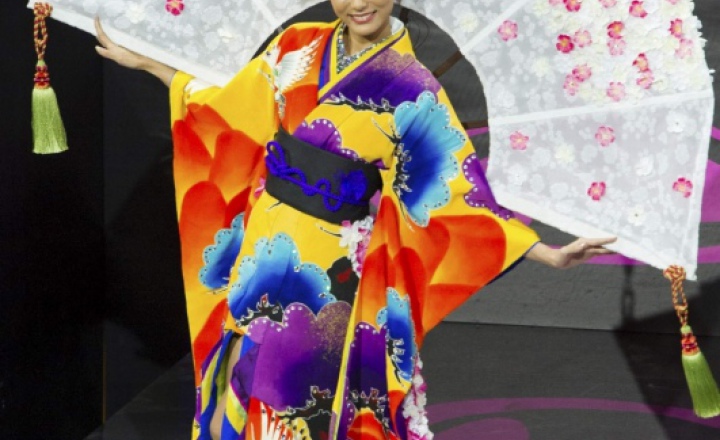 Участницы "Мисс Вселенная" показали национальные костюмы