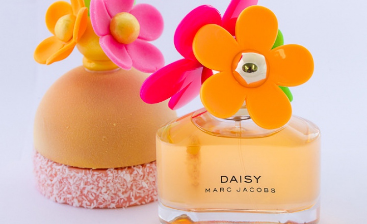 Духи Marc Jacobs превратились в пирожные Hediard