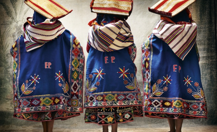 Дизайнерские футболки и аксессуары от Марио Тестино