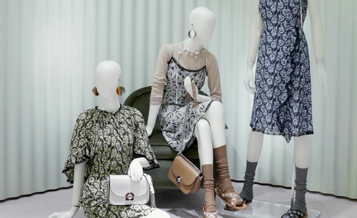 Васильки и одуванчики в весенней коллекции Prada