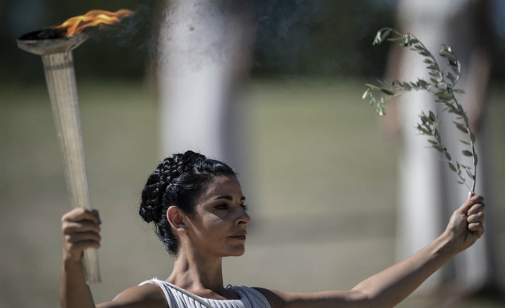 В Греции зажжен Олимпийский огонь