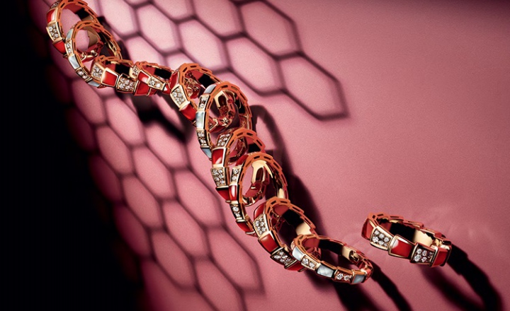 «Змеиные» кольца Bvlgari: теперь с самоцветами