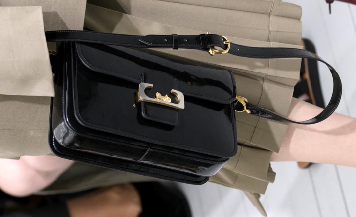 Новые сумки и ремни Céline: возвращенние культового логотипа