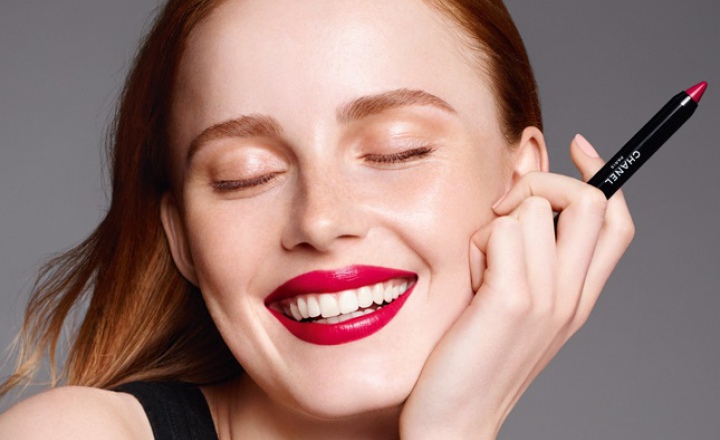 Chanel представили атласную помаду-карандаш для губ в 12 оттенках 