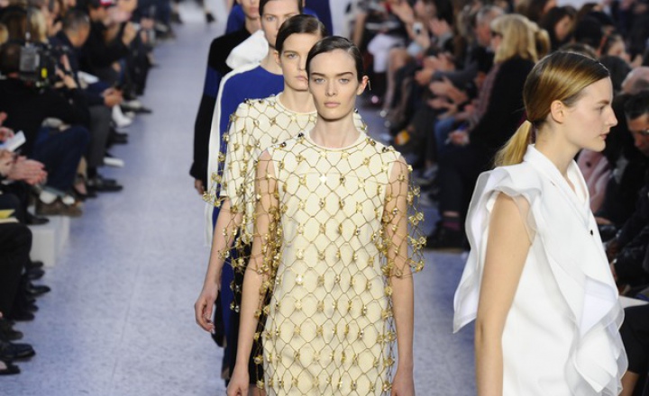 Прилежная ученица: Chloe на Парижской неделе моды