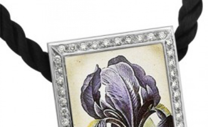 Цветочные мотивы в летней коллекции украшений Amova