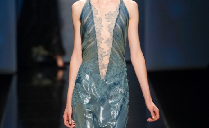 Тренд сезона: вырезы ниже уровня моря