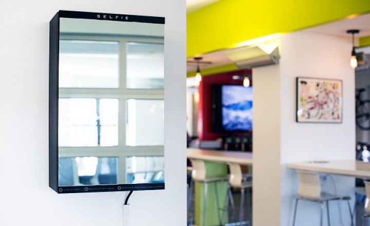 Специальное зеркало для любителей selfie