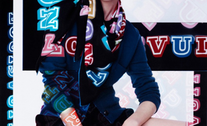 Классика и стрит-арт в коллекции платков Louis Vuitton