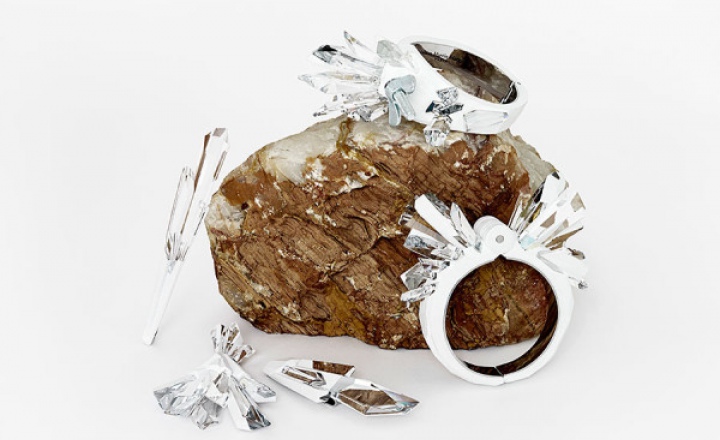 Блеск и авангард: коллаборация Swarovski и Maison Martin Margiela