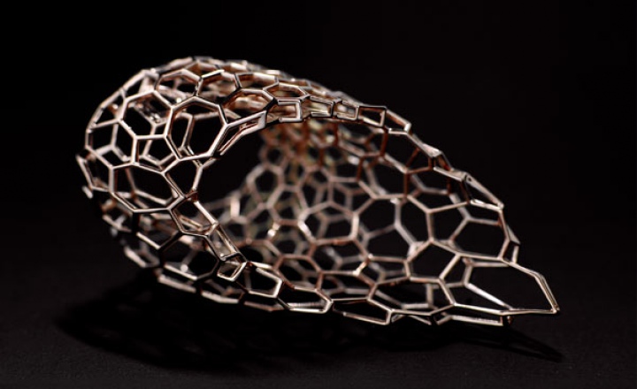 Клеточная коллекция украшений Захи Хадид и Caspita