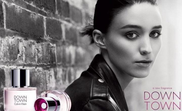 Мечты девушки с татуировкой дракона