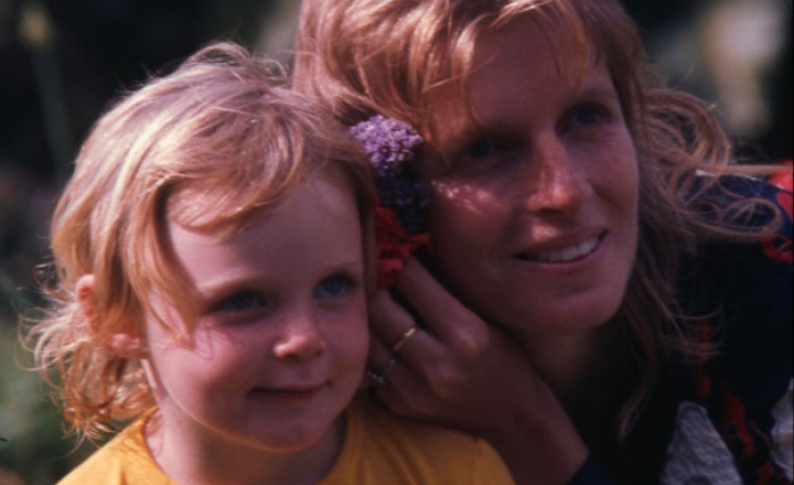 Благотворительная коллекция платков Stella McCartney