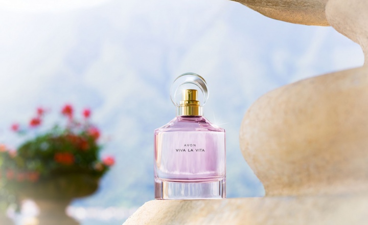 Почувствуй аромат праздника вместе с AVON VIVA LA VITA