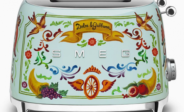 Кухня в чистом сицилийском стиле от Dolce & Gabbana + Smeg
